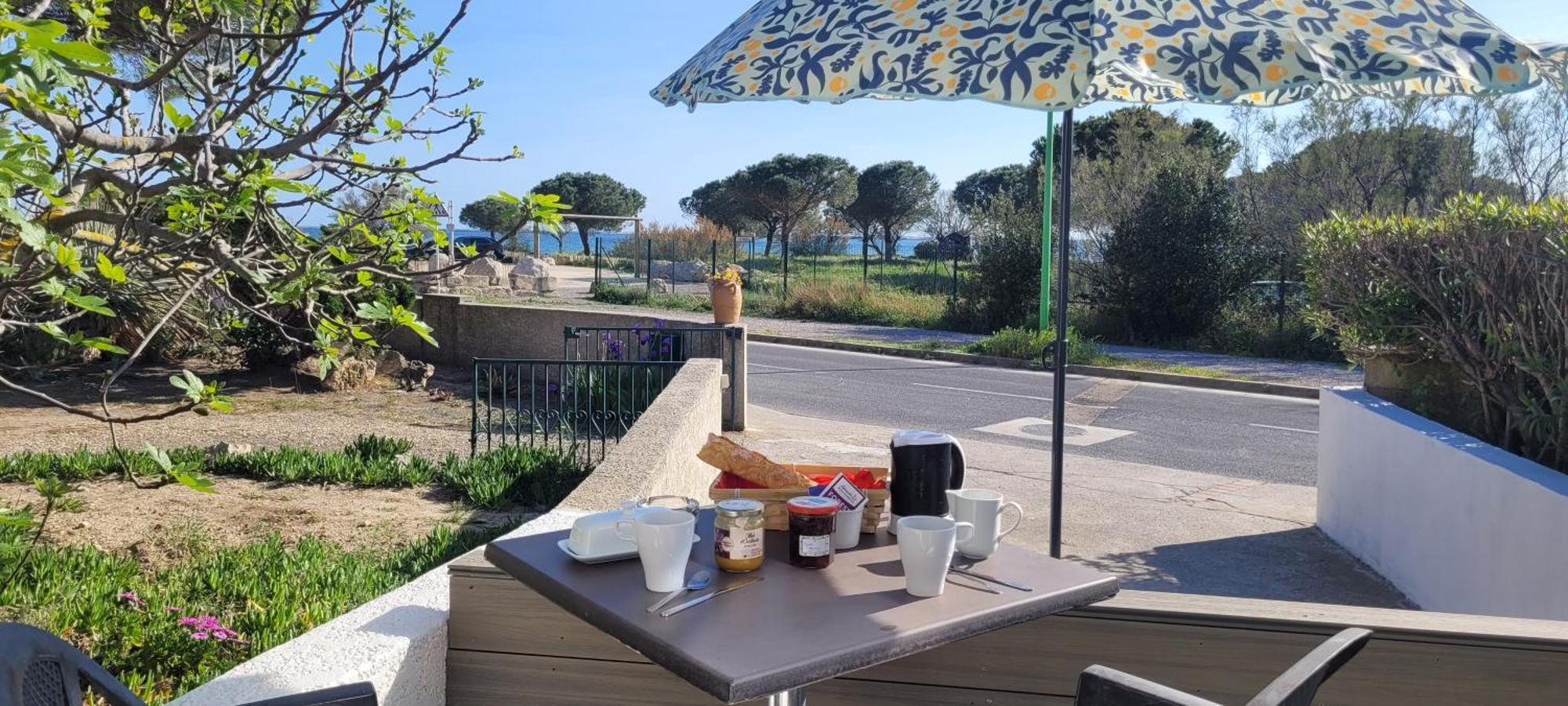 Holiday home Avec Vue Face A L'etang Meze